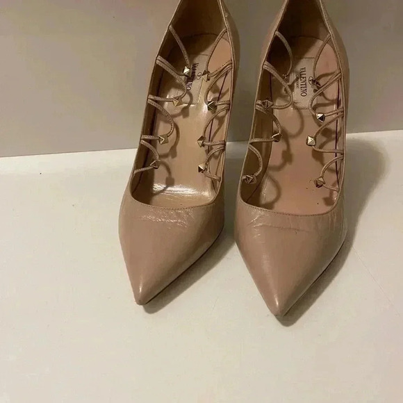 Valentino Garavani Rockstud Lace
Gladiator Pumps in Blush Leather.no lace not - Picture 13 of 13